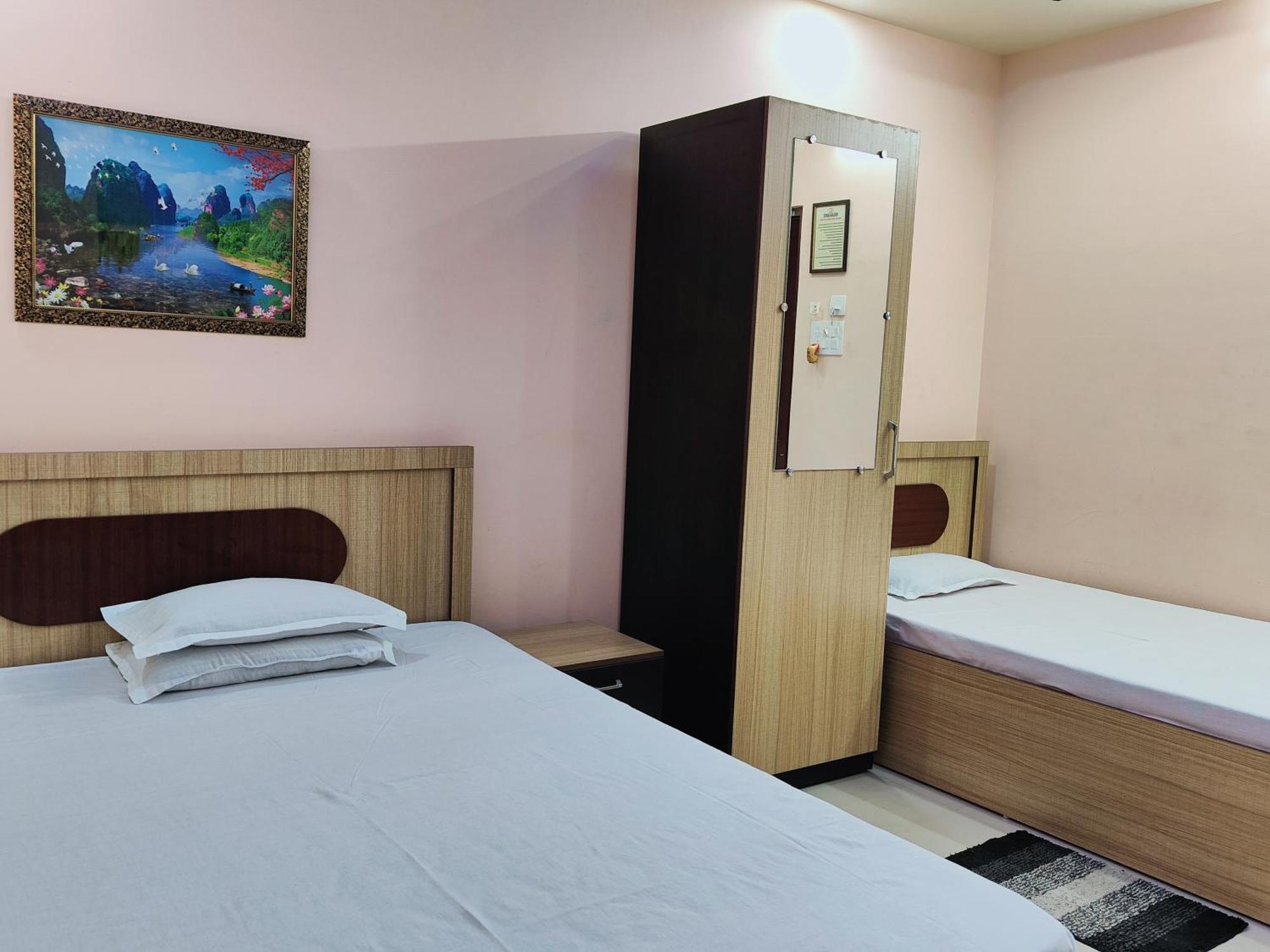 Gulab Lodge Siliguri Buitenkant foto